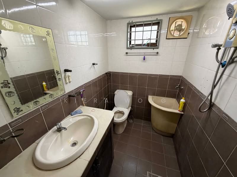 2-storey Terraced House for Rent in Bukit Beruang (Bukit Baru) - Kiera Wong - Bathroom - PropertyGuru.com.my