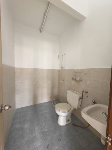 Rumah Teres 2 Tingkat untuk Dijual di Bandar Nusaputra (Puchong) - Joyce Tiong - Bathroom - PropertyGuru.com.my