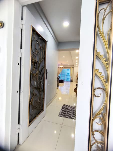 Kondominium untuk Dijual di Sea View Tower - Mike Kuar - Entrance - PropertyGuru.com.my