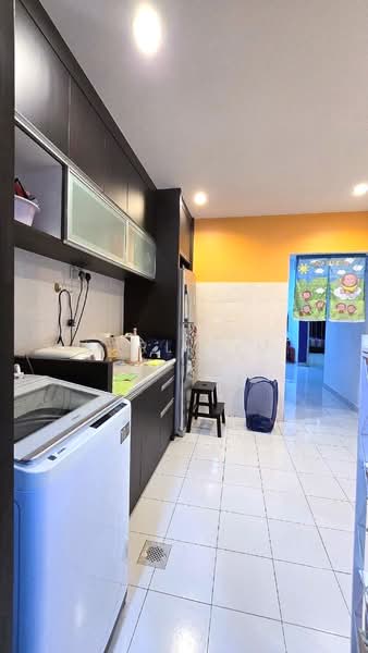 Rumah Teres 1 Tingkat untuk Dijual di Taman Seri Austin (Tebrau) - Karl Lim - Kitchen - PropertyGuru.com.my