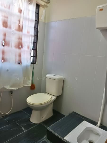 2-storey Terraced House for Sale in Taman Kantan Permai (Kajang) - Nurashekin . - Bathroom - PropertyGuru.com.my