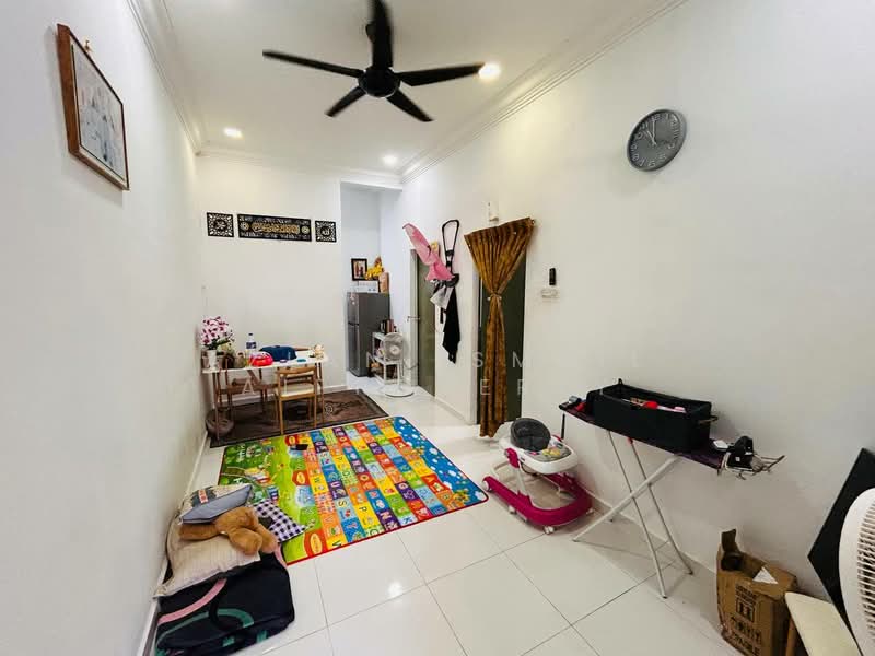 Rumah Teres 1 Tingkat untuk Dijual di Senai (Kulai) - Azlan Ismail aiproperty - Living Room - PropertyGuru.com.my