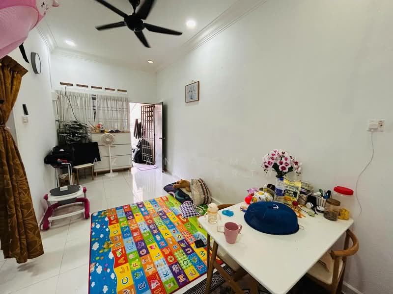 Rumah Teres 1 Tingkat untuk Dijual di Senai (Kulai) - Azlan Ismail aiproperty - Living Room - PropertyGuru.com.my