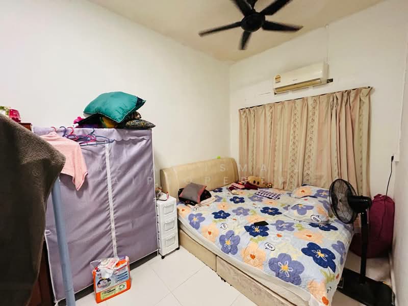 Rumah Teres 1 Tingkat untuk Dijual di Senai (Kulai) - Azlan Ismail aiproperty - Bedroom - PropertyGuru.com.my