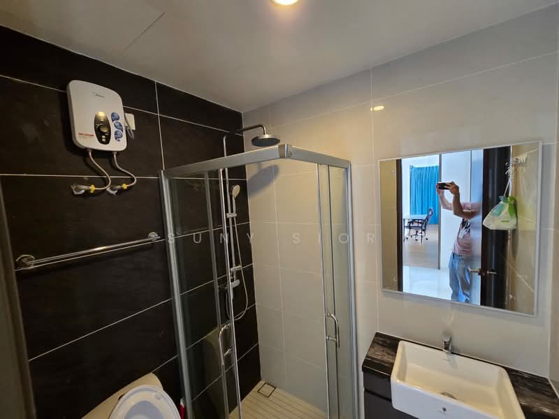 Kondominium untuk Disewa di Kings Bay @ Country Garden Danga Bay - Suny Sior - Bathroom - PropertyGuru.com.my