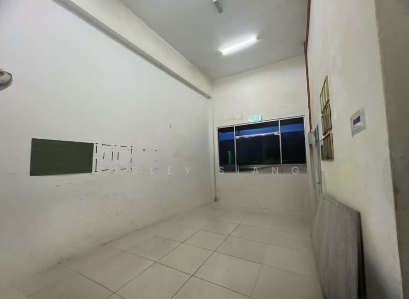 Factory for Rent in Taman Bukit Kempas (Tampoi) - Lesley Siang - Interior - PropertyGuru.com.my