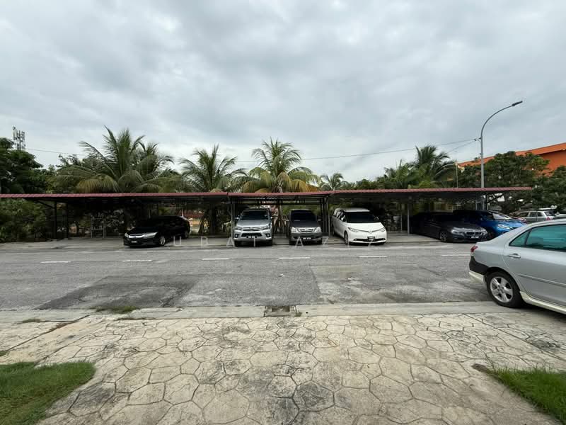 Rumah Teres 2 Tingkat untuk Dijual di Taman Alam Indah (Shah Alam) - Ubai Aziz - Car Park - PropertyGuru.com.my