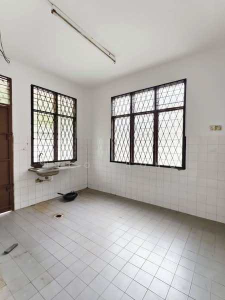 Semi-Detached House for Sale in Taman Bukit Kempas (Tampoi) - Nico Chong - Kitchen - PropertyGuru.com.my