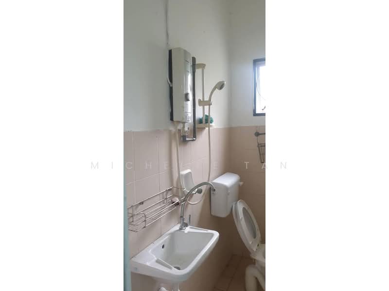 Rumah Teres untuk Dijual di Bandar Mahkota Cheras (Cheras) - Michelle Tan - Bathroom - PropertyGuru.com.my