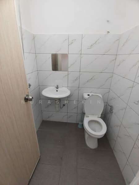 Rumah Teres 1 Tingkat untuk Dijual di Bandar Rinching Seksyen 1 (Semenyih) - Nurashekin . - Bathroom - PropertyGuru.com.my