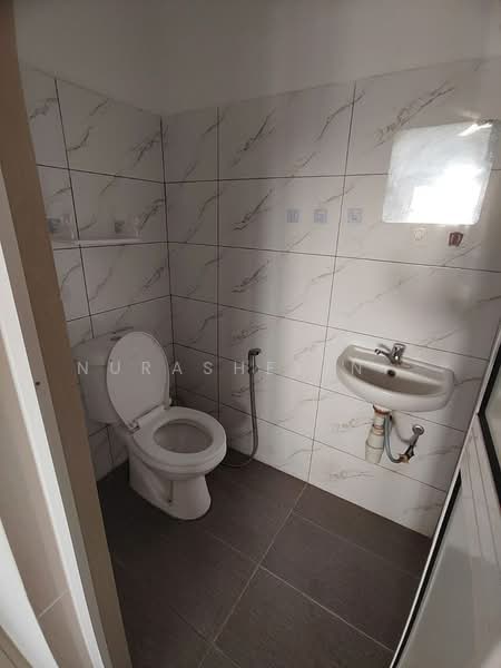 Rumah Teres 1 Tingkat untuk Dijual di Bandar Rinching Seksyen 1 (Semenyih) - Nurashekin . - Bathroom - PropertyGuru.com.my