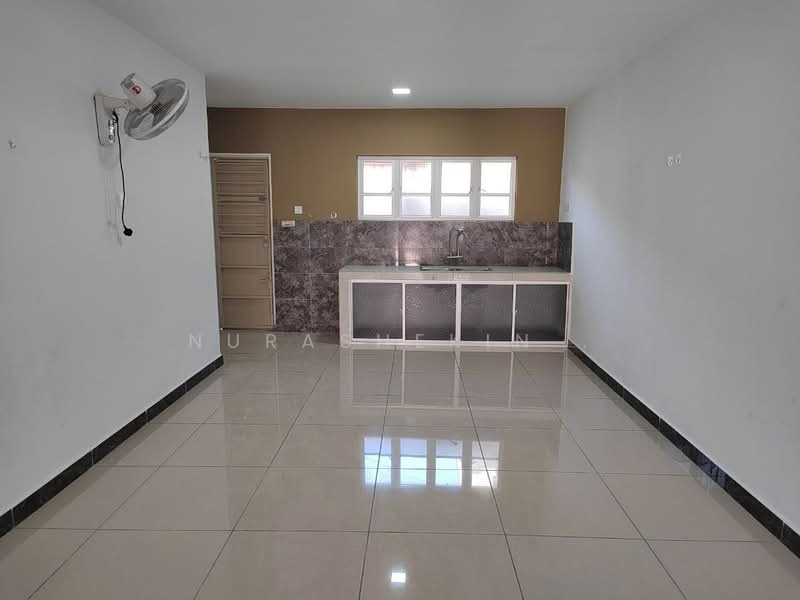 Rumah Teres 1 Tingkat untuk Dijual di Bandar Rinching Seksyen 1 (Semenyih) - Nurashekin . - Kitchen - PropertyGuru.com.my