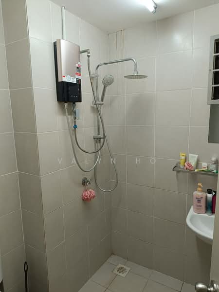 Pangsapuri untuk Disewa di Suria Ixora - Valyn Ho - Bathroom - PropertyGuru.com.my