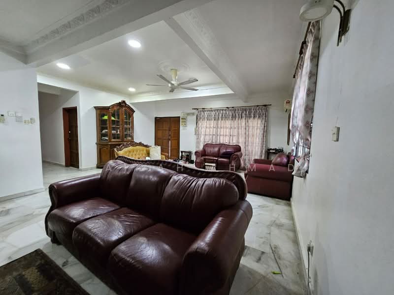 Rumah Banglo untuk Dijual di Seksyen 9 (Shah Alam) - Zaidah Ahmad - Living Room - PropertyGuru.com.my