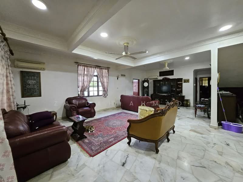Rumah Banglo untuk Dijual di Seksyen 9 (Shah Alam) - Zaidah Ahmad - Living Room - PropertyGuru.com.my