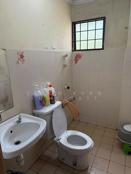Rumah Teres 2 Tingkat untuk Disewa di Bandar Sri Damansara (Selangor) - Elton Kuan Yung Tatt - Bathroom - PropertyGuru.com.my