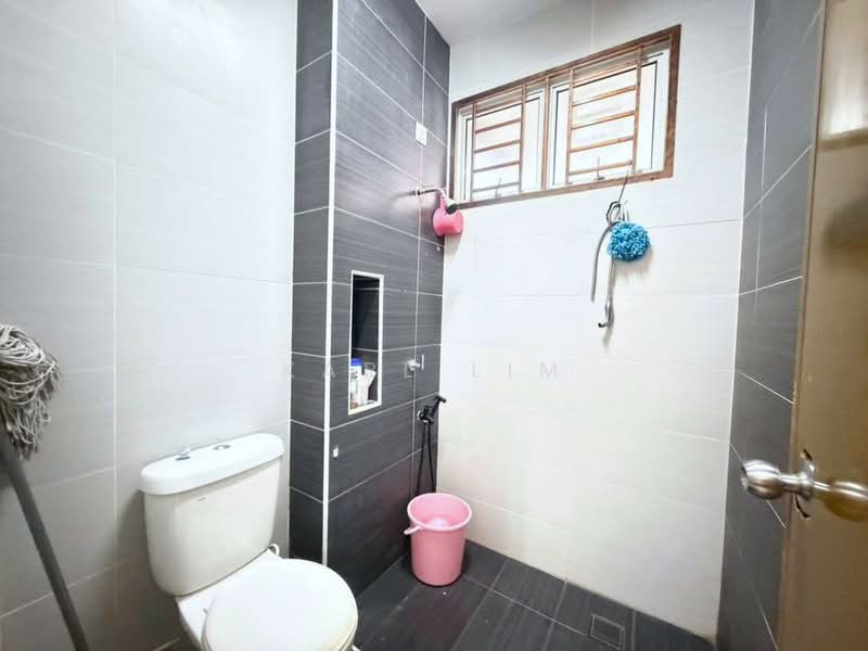 2-storey Terraced House for Sale in Taman Bestari Indah (Ulu Tiram) - Karl Lim - Bathroom - PropertyGuru.com.my