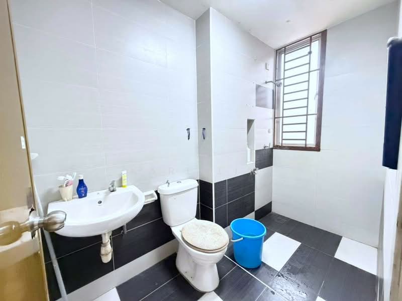 2-storey Terraced House for Sale in Taman Bestari Indah (Ulu Tiram) - Karl Lim - Bathroom - PropertyGuru.com.my
