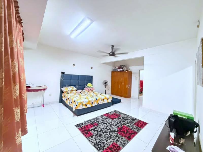 2-storey Terraced House for Sale in Taman Bestari Indah (Ulu Tiram) - Karl Lim - Bedroom - PropertyGuru.com.my