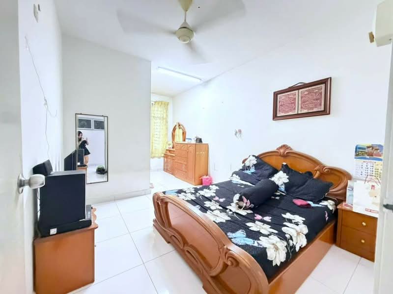 2-storey Terraced House for Sale in Taman Bestari Indah (Ulu Tiram) - Karl Lim - Bedroom - PropertyGuru.com.my