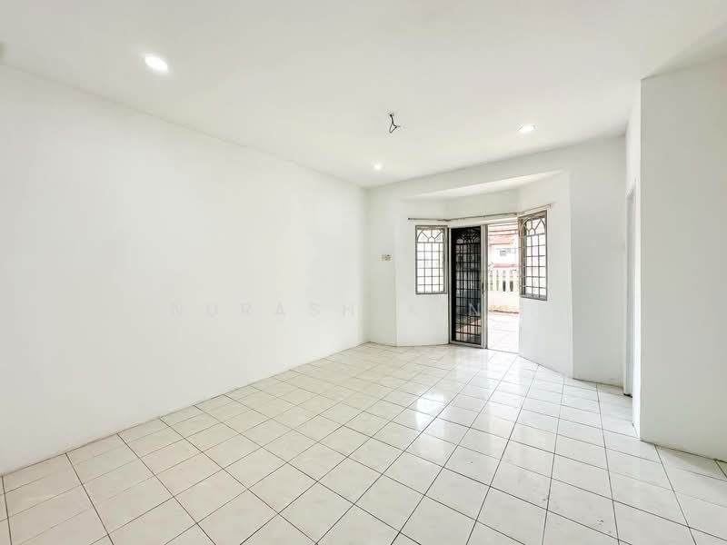 Rumah Teres 2 Tingkat untuk Dijual di Kota Perdana (Seri Kembangan) - Nurashekin . - Bedroom - PropertyGuru.com.my