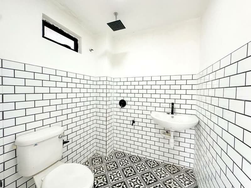 Rumah Teres 2 Tingkat untuk Dijual di Kota Perdana (Seri Kembangan) - Nurashekin . - Bathroom - PropertyGuru.com.my