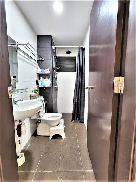 Kondominium untuk Dijual di Oasis 1 - Chloe Chan - Bathroom - PropertyGuru.com.my
