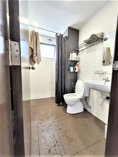 Kondominium untuk Dijual di Oasis 1 - Chloe Chan - Bathroom - PropertyGuru.com.my