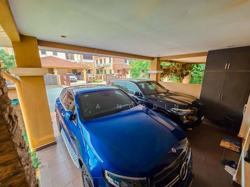 Rumah Berkembar untuk Dijual di Bandar Nusaputra (Puchong) - Sa'a Nordin - Car Park - PropertyGuru.com.my