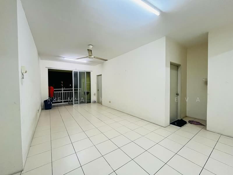 Kondominium untuk Dijual di Platinum Lake PV 10 - Zarema Kulbuzheva - Living Room - PropertyGuru.com.my