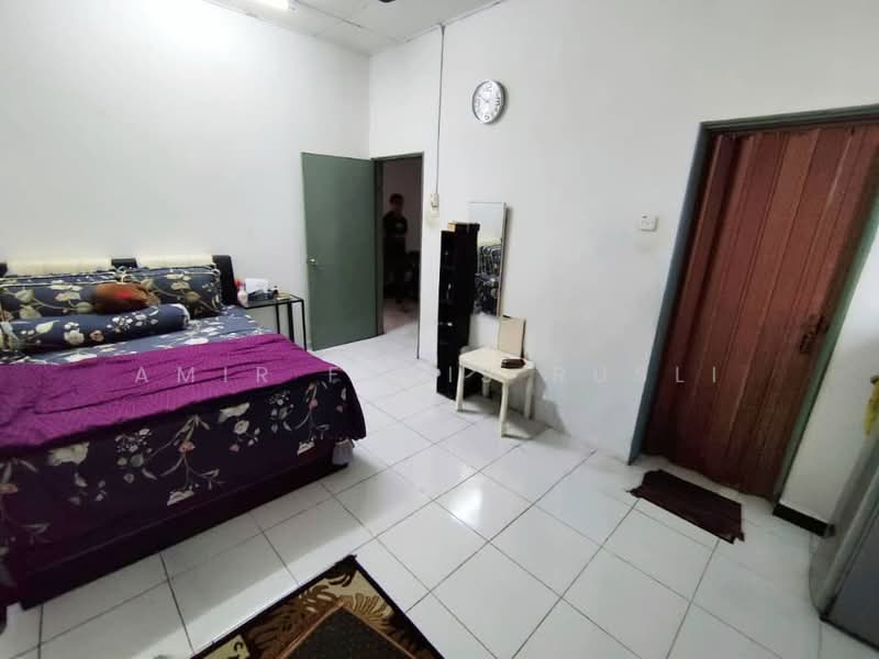 Rumah Teres 2 Tingkat untuk Dijual di Taman Puteri Wangsa (Ulu Tiram) - Amir Faris Rusli - Bedroom - PropertyGuru.com.my