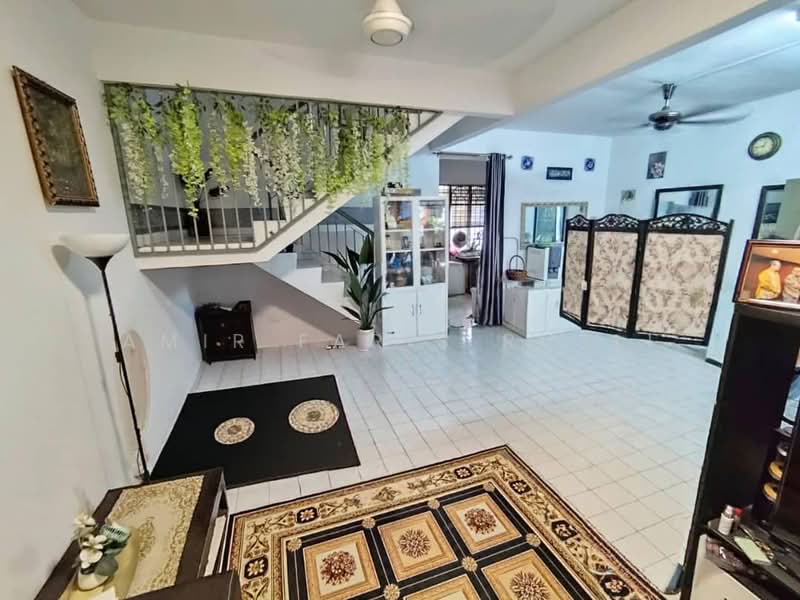 Rumah Teres 2 Tingkat untuk Dijual di Taman Puteri Wangsa (Ulu Tiram) - Amir Faris Rusli - Living Room - PropertyGuru.com.my