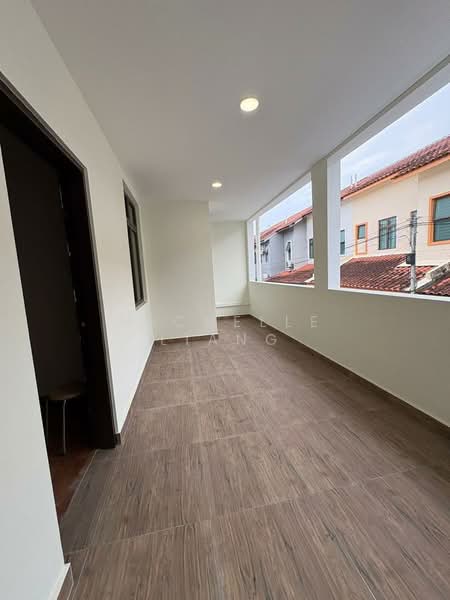 Rumah Teres 2 Tingkat untuk Dijual di Taman Molek (Johor Bahru) - Michelle Liang - Balcony - PropertyGuru.com.my