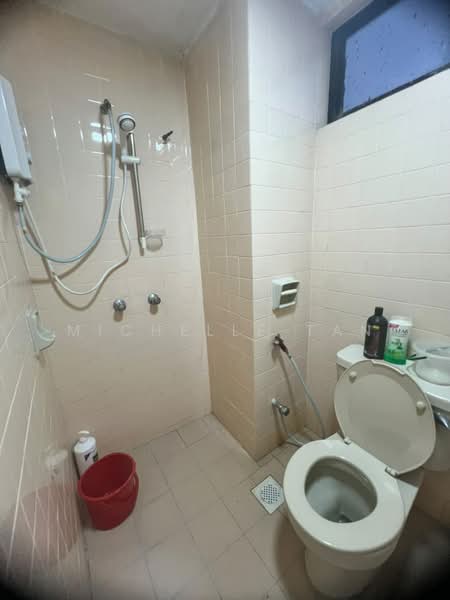 Pangsapuri untuk Dijual di Kempas Apartment - Michelle Tan - Bathroom - PropertyGuru.com.my