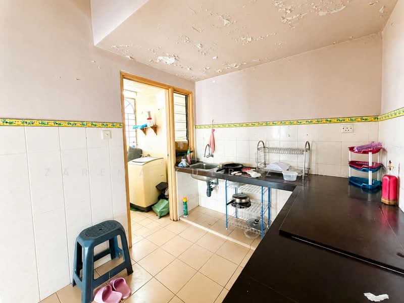 Pangsapuri untuk Dijual di Plaza Indah Apartment - Zarema Kulbuzheva - Kitchen - PropertyGuru.com.my