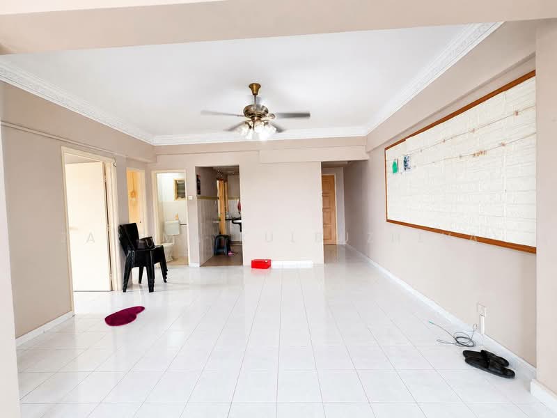 Pangsapuri untuk Dijual di Plaza Indah Apartment - Zarema Kulbuzheva - Living Room - PropertyGuru.com.my