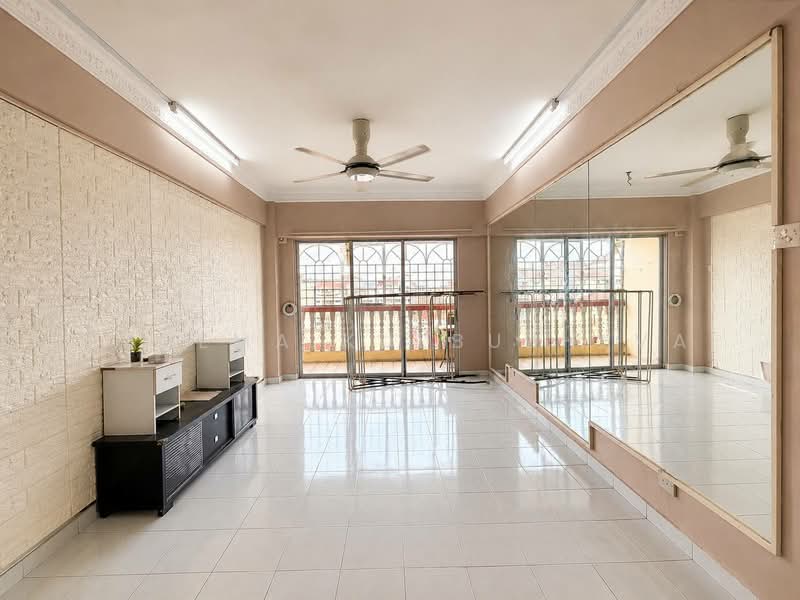 Pangsapuri untuk Dijual di Plaza Indah Apartment - Zarema Kulbuzheva - Living Room - PropertyGuru.com.my