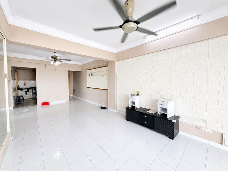 Pangsapuri untuk Dijual di Plaza Indah Apartment - Zarema Kulbuzheva - Living Room - PropertyGuru.com.my