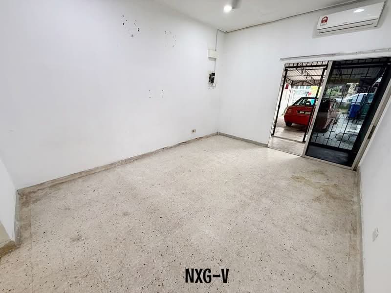 Rumah Teres 1 Tingkat untuk Dijual di Seksyen 18 (Shah Alam) - Sonia Soh - Living Room - PropertyGuru.com.my