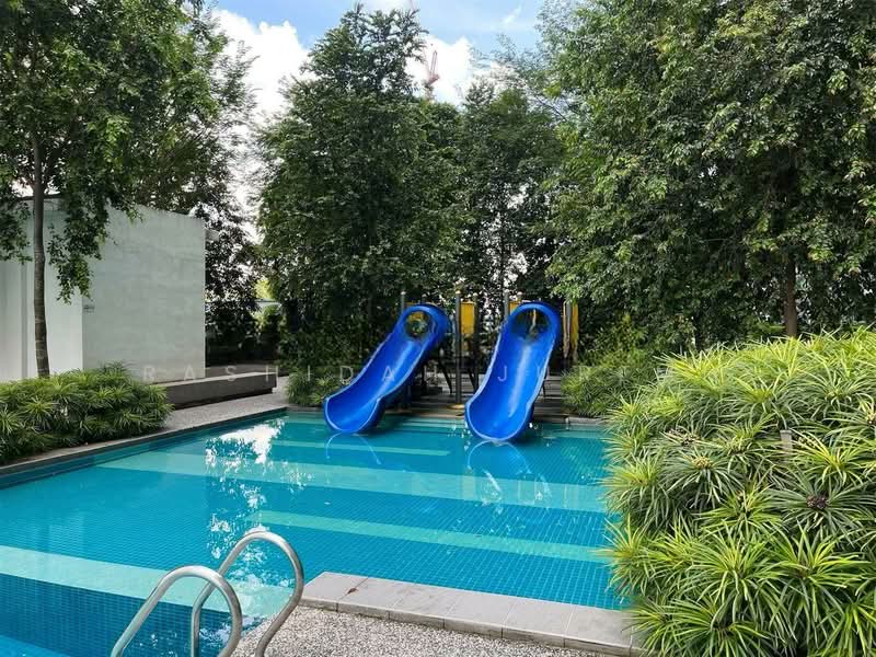 Servis Apartment untuk Dijual di Savanna Executive Suite @ Southville City - Rashidah Juremi - Pool - PropertyGuru.com.my