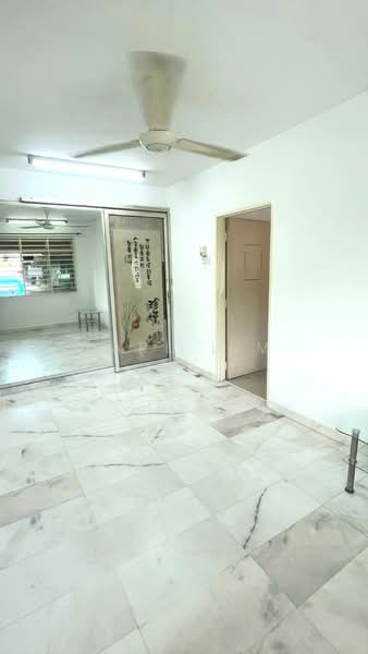 Rumah Flat untuk Dijual di Taman Ehsan Jaya - Karl Lim - Living Room - PropertyGuru.com.my