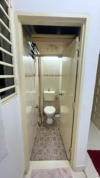 Rumah Flat untuk Dijual di Taman Ehsan Jaya - Karl Lim - Bathroom - PropertyGuru.com.my