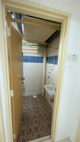Rumah Flat untuk Dijual di Taman Ehsan Jaya - Karl Lim - Bathroom - PropertyGuru.com.my