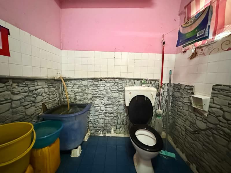 Flat for Sale at Kondo Rakyat - Azri Zabidin - Bathroom - PropertyGuru.com.my