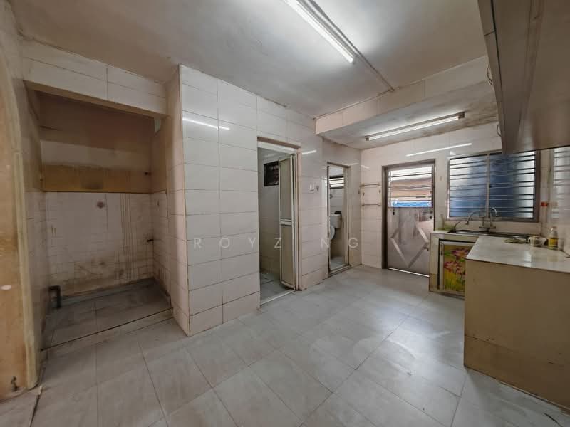 2-storey Terraced House for Sale in Taman Desa Cemerlang (Ulu Tiram) - Royz Ng - Kitchen - PropertyGuru.com.my