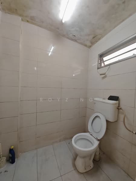 2-storey Terraced House for Sale in Taman Desa Cemerlang (Ulu Tiram) - Royz Ng - Bathroom - PropertyGuru.com.my
