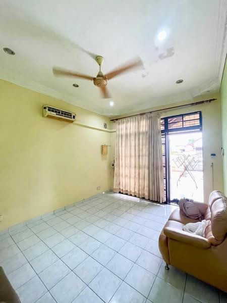 Rumah Teres 1 Tingkat untuk Dijual di Taman Pelangi Indah (Ulu Tiram) - JAN AU - Living Room - PropertyGuru.com.my