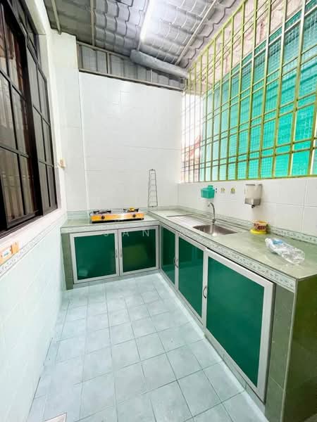 Rumah Teres 1 Tingkat untuk Dijual di Taman Pelangi Indah (Ulu Tiram) - JAN AU - Kitchen - PropertyGuru.com.my