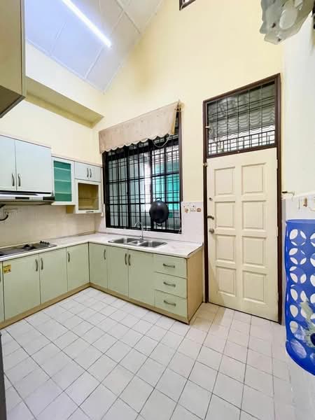 Rumah Teres 1 Tingkat untuk Dijual di Taman Pelangi Indah (Ulu Tiram) - JAN AU - Kitchen - PropertyGuru.com.my