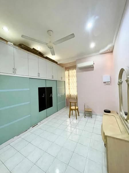 Rumah Teres 1 Tingkat untuk Dijual di Taman Pelangi Indah (Ulu Tiram) - JAN AU - Bedroom - PropertyGuru.com.my
